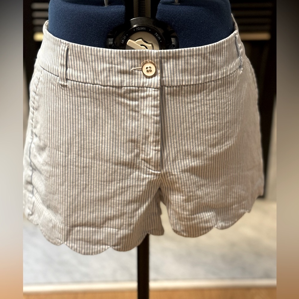 Crown & Ivy Light Blue Striped Shelby Scalloped Short, size 12